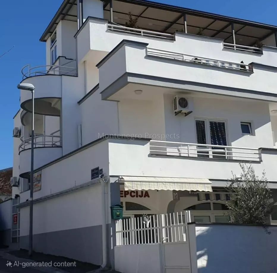 Hotel en el Bar, Montenegro, 552 m² - imagen 1