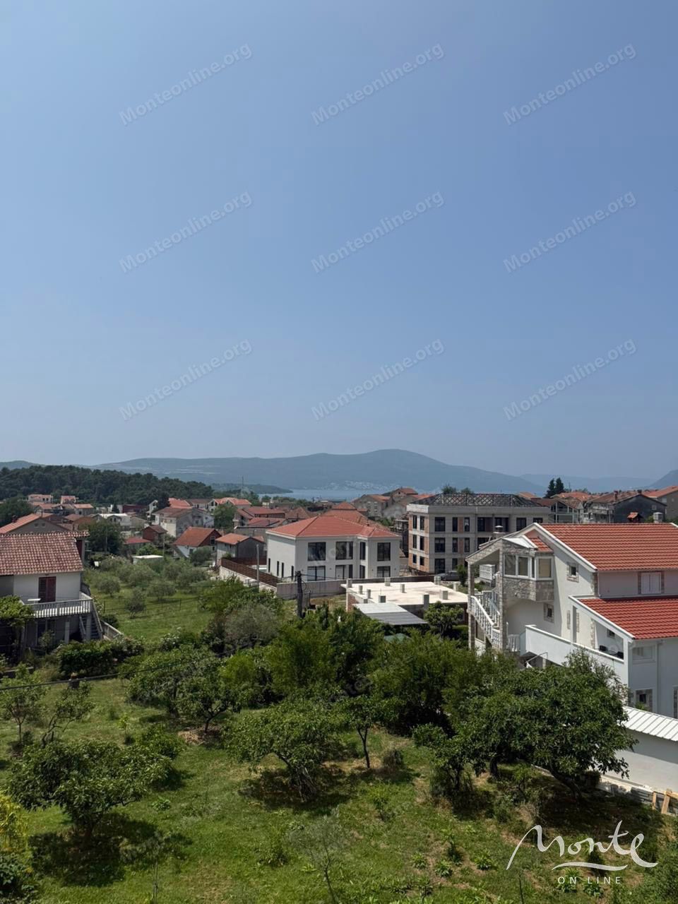 Terrain à Tivat, Monténégro, 1 892 m² - image 1