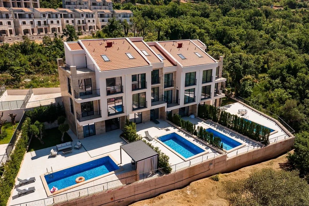 Casa en Budva, Montenegro, 223 m² - imagen 1