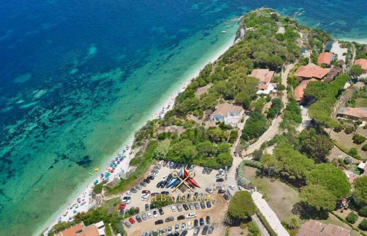 Villa Viale de Gasperi, Italy, 400 m² - picture 1