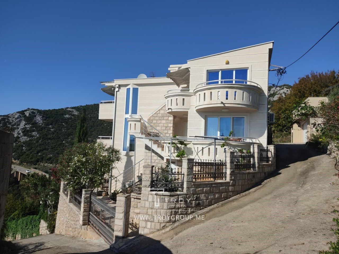 Haus in Dobra Voda, Montenegro, 140 m² - Foto 1