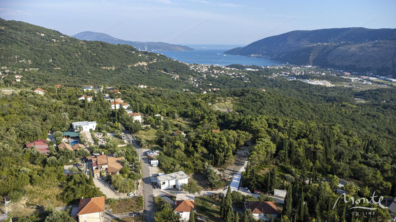 Terreno en Herceg-Novi, Montenegro, 1 830 ares - imagen 1