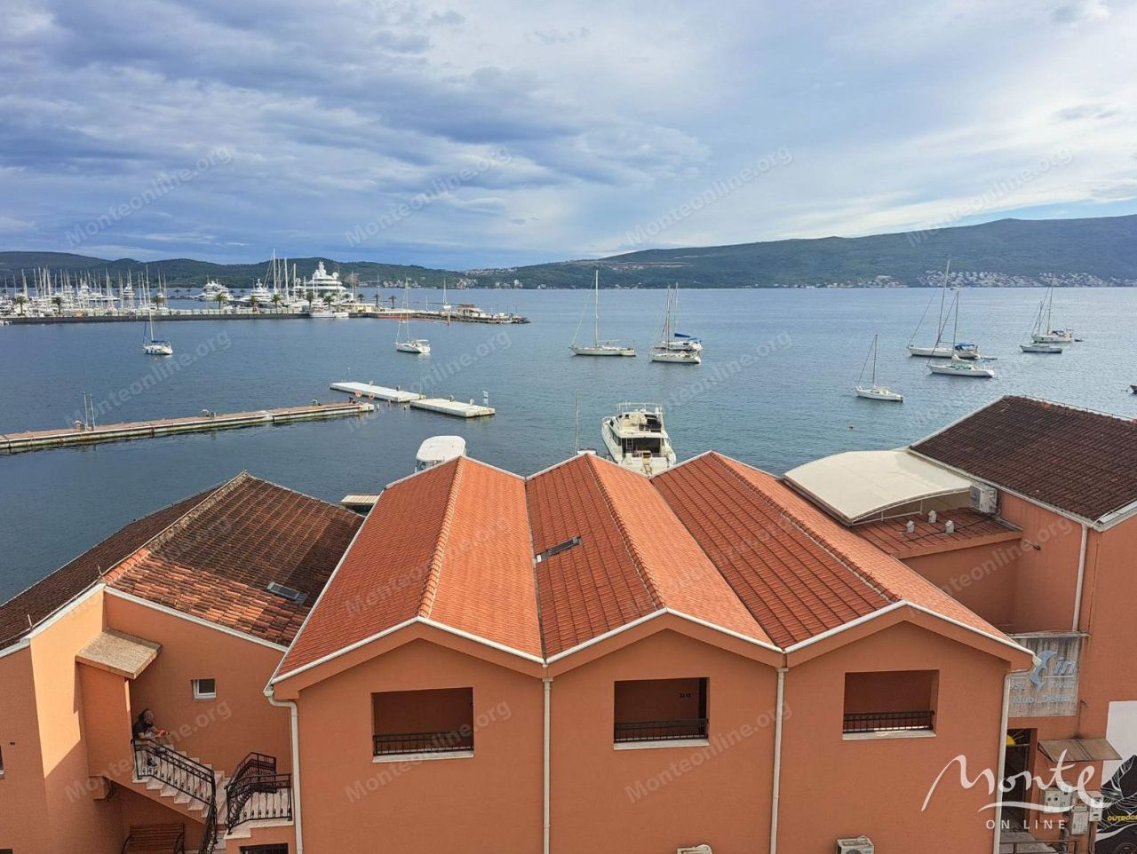 Appartement à Tivat, Monténégro, 63 m² - image 1