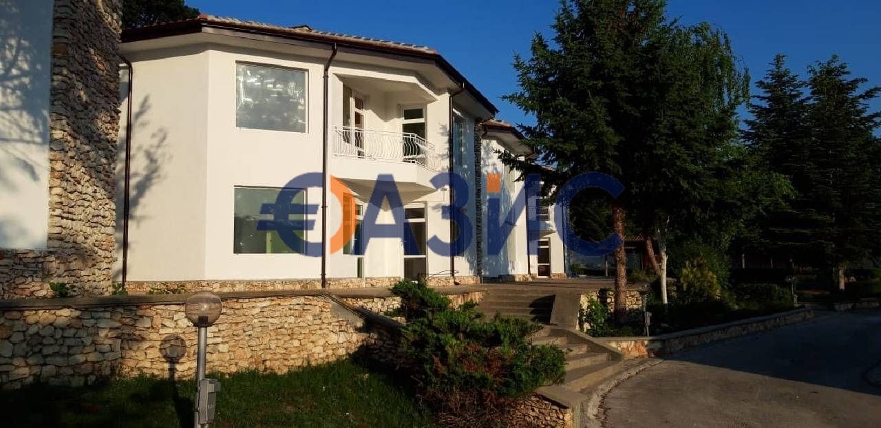 Hôtel à Obrochishte, Bulgarie, 2 564 m² - image 2