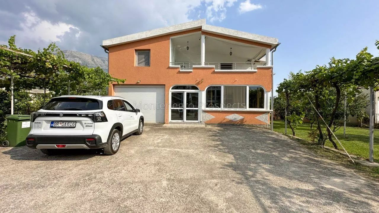 Haus in Bar, Montenegro, 250 m² - Foto 1