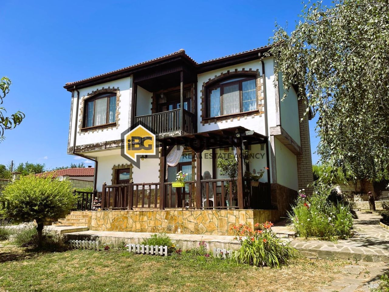 Maison à Byala, Bulgarie, 329 m² - image 1