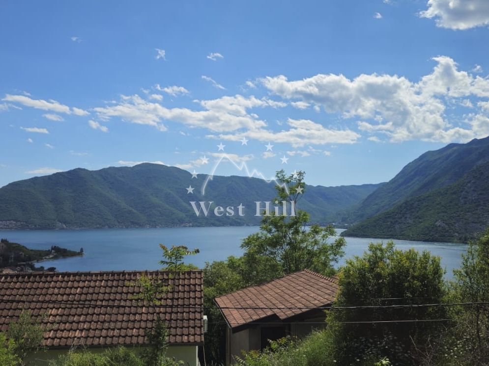 Grundstück in Risan, Montenegro, 910 m² - Foto 1