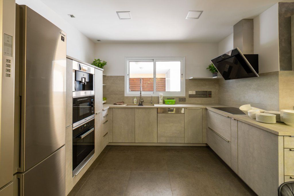 Flat in Limassol, Cyprus, 435.74 m² - picture 6