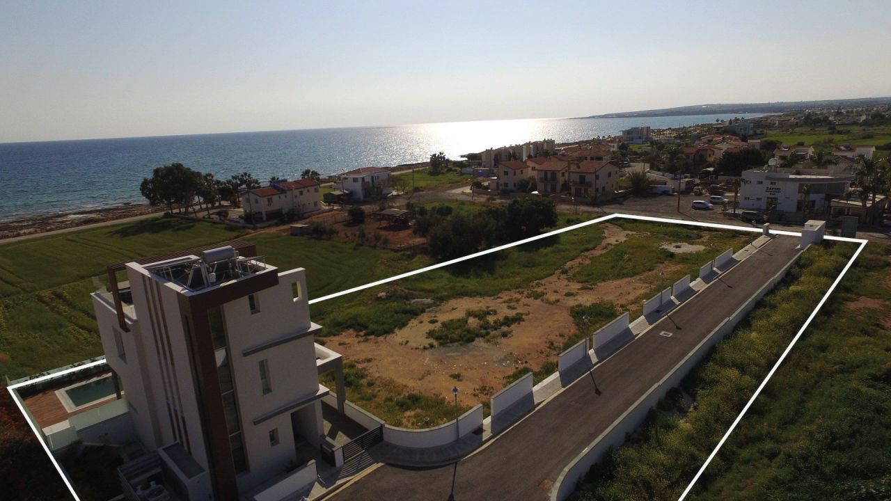 Land in Larnaca, Cyprus, 1 884 m² - picture 1