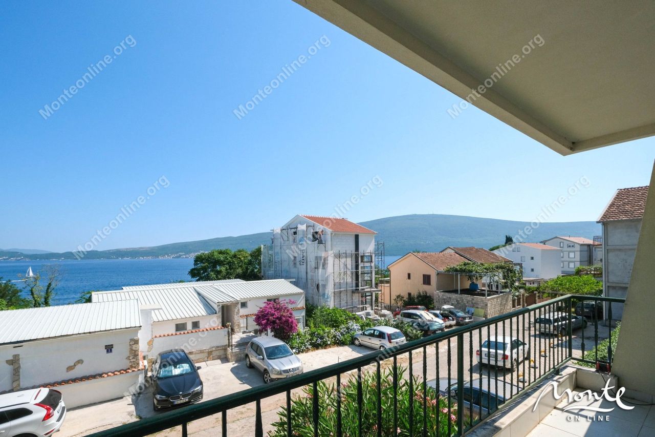 Wohnung in Herceg-Novi, Montenegro, 72 m² - Foto 1