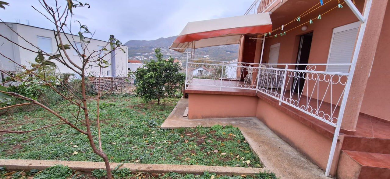 Casa en Dobra Voda, Montenegro, 101 m² - imagen 1