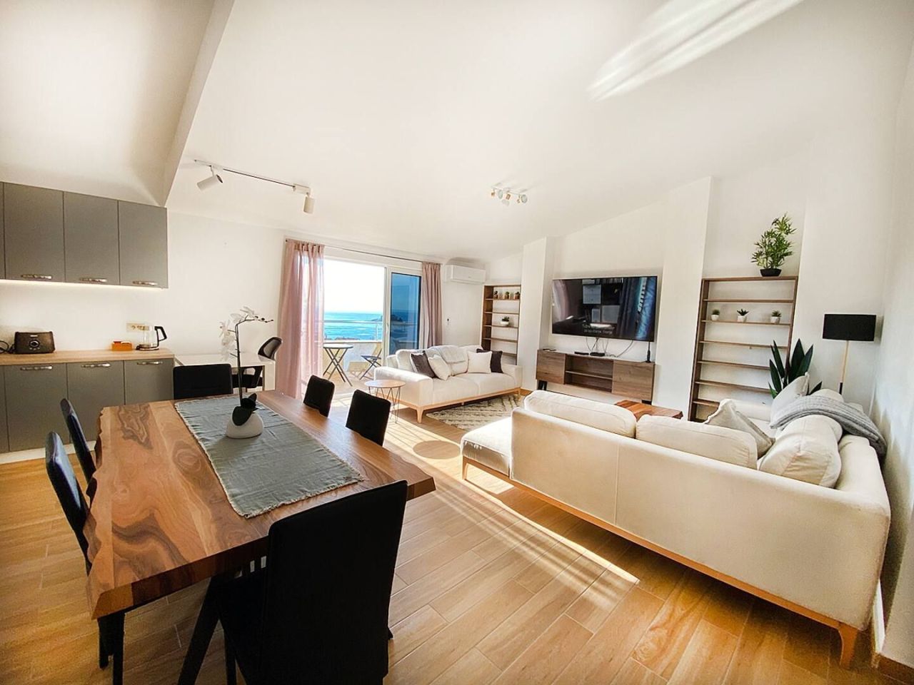 Apartment in Petrovac, Montenegro, 136 m² - Foto 1