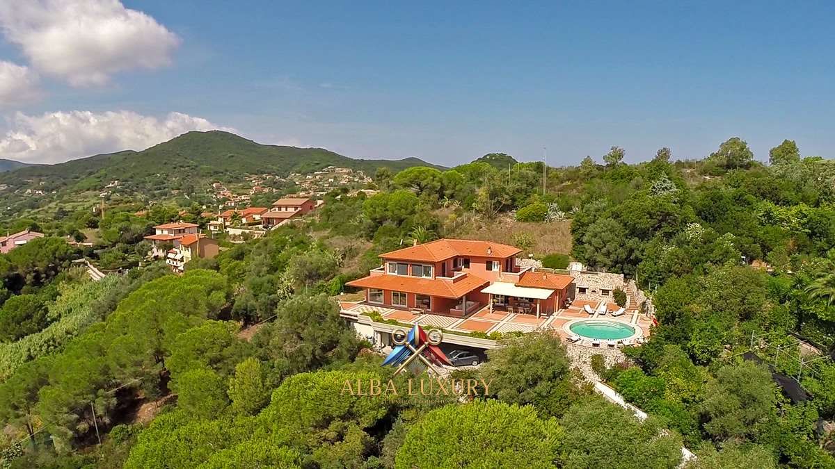 Villa Via Briot, Italy, 450 m² - picture 1