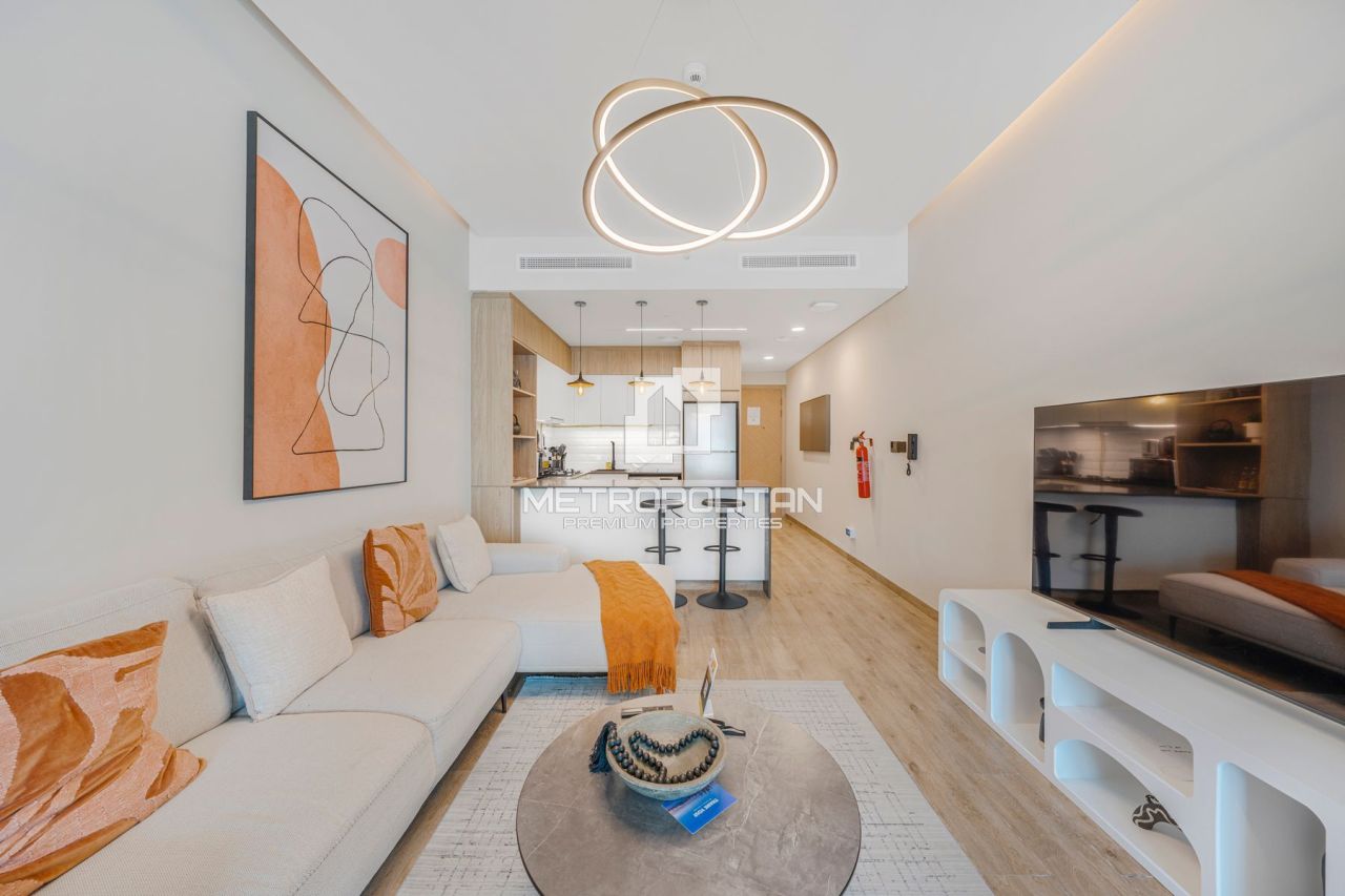 Apartment in Dubai, UAE, 45 m² - picture 1