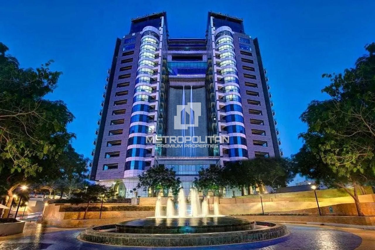 Apartment in Dubai, UAE, 30 m² - picture 1
