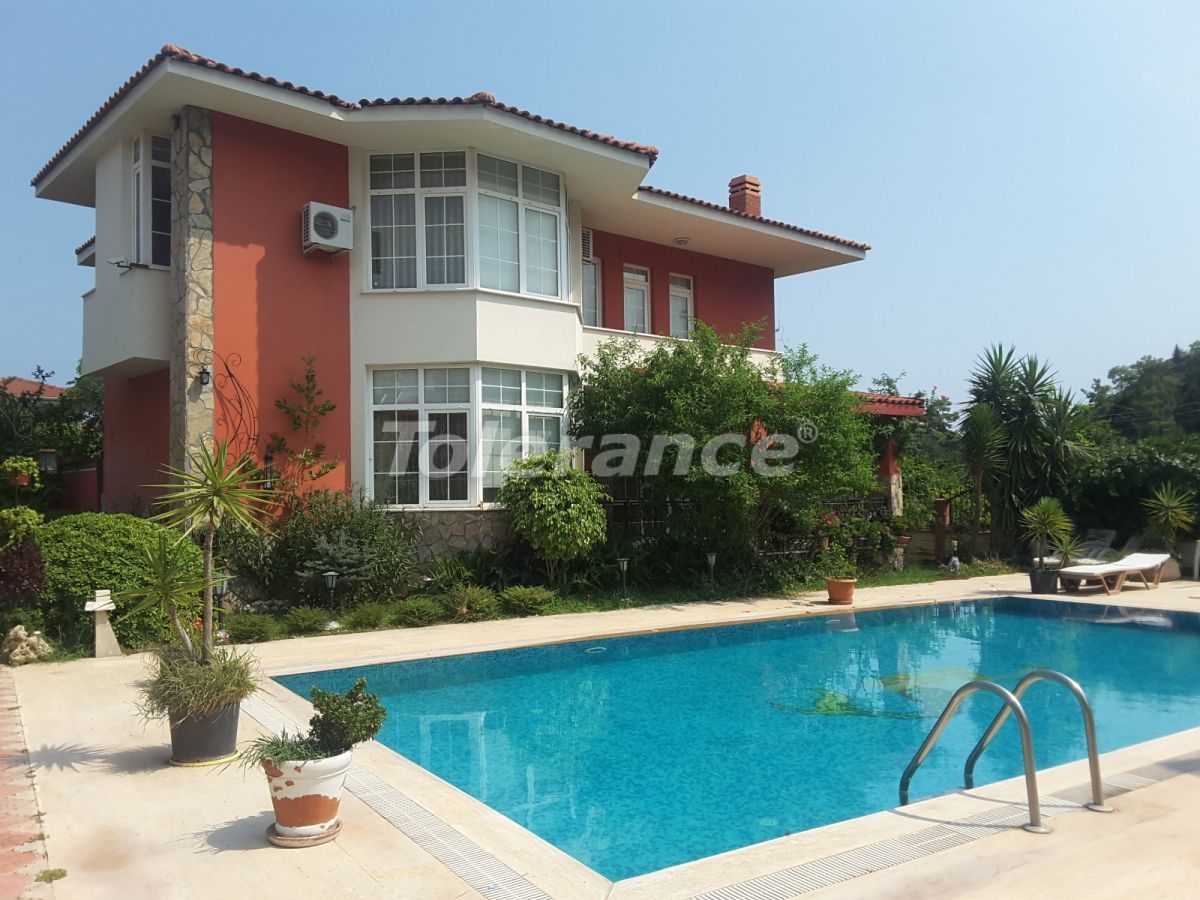 Villa en Camyuva, Turquia, 206 m² - imagen 1
