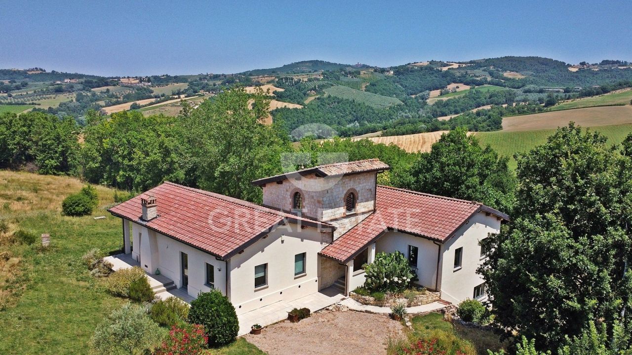 Casa en Todi, Italia, 269.25 m² - imagen 1