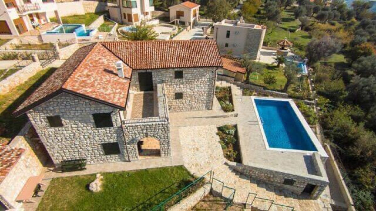 Casa en Šušanj, Montenegro, 300 m² - imagen 1