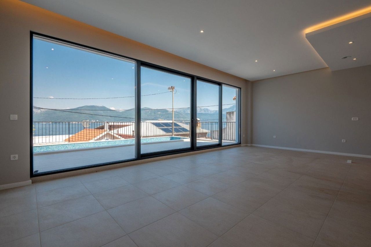 Villa in Tivat, Montenegro, 200 m² - picture 1