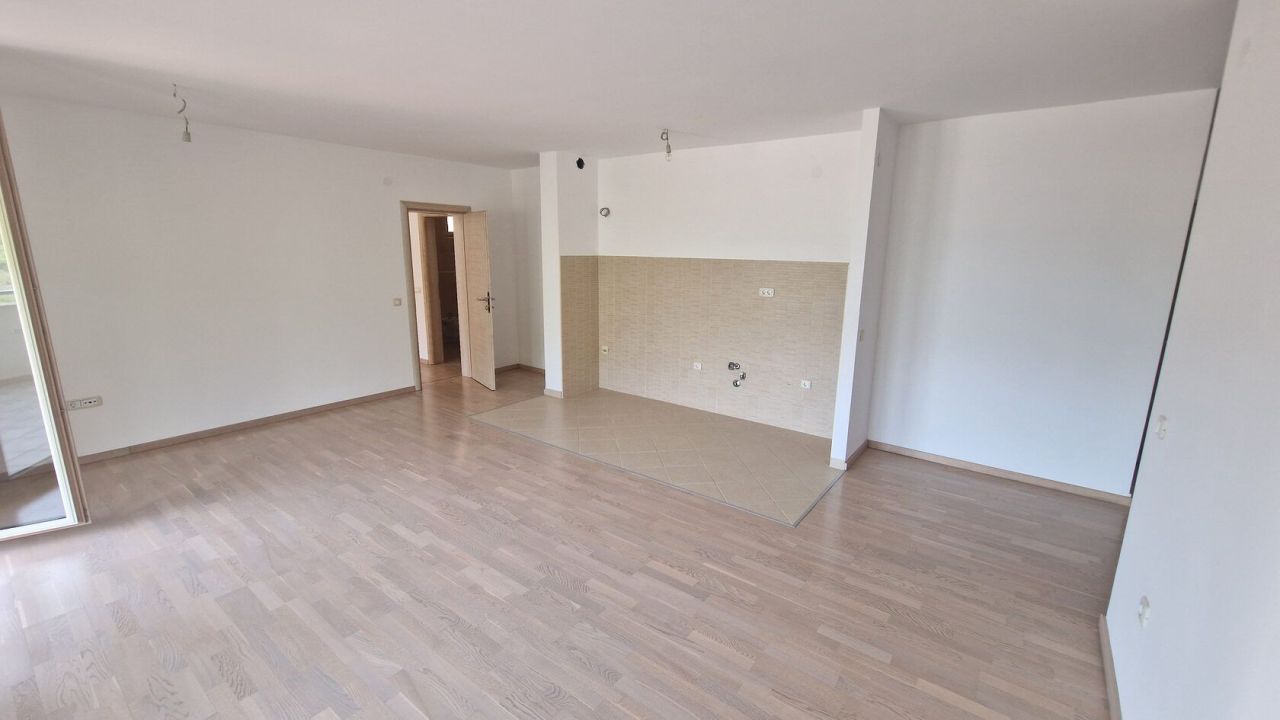 Flat in Becici, Montenegro, 105 m² - picture 1