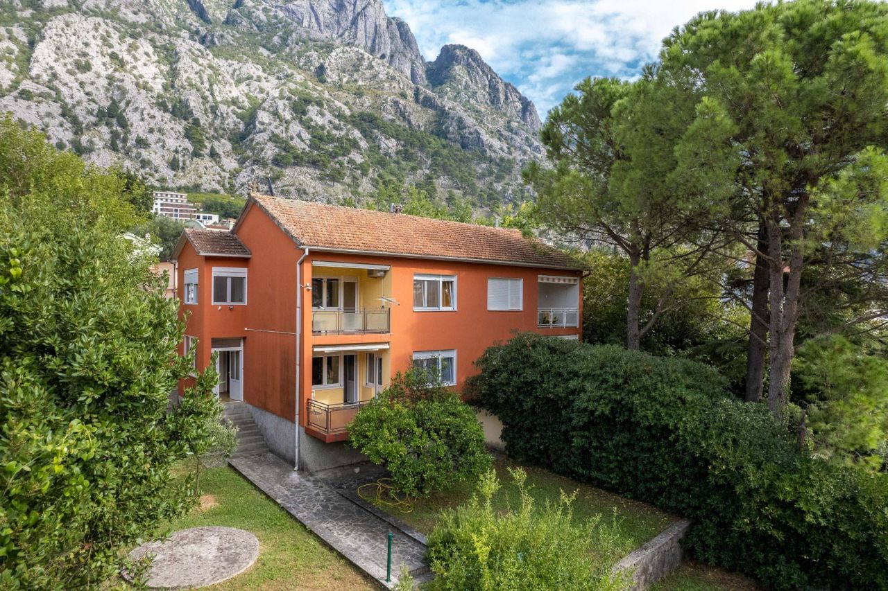 House in Dobrota, Montenegro, 119 m² - picture 1
