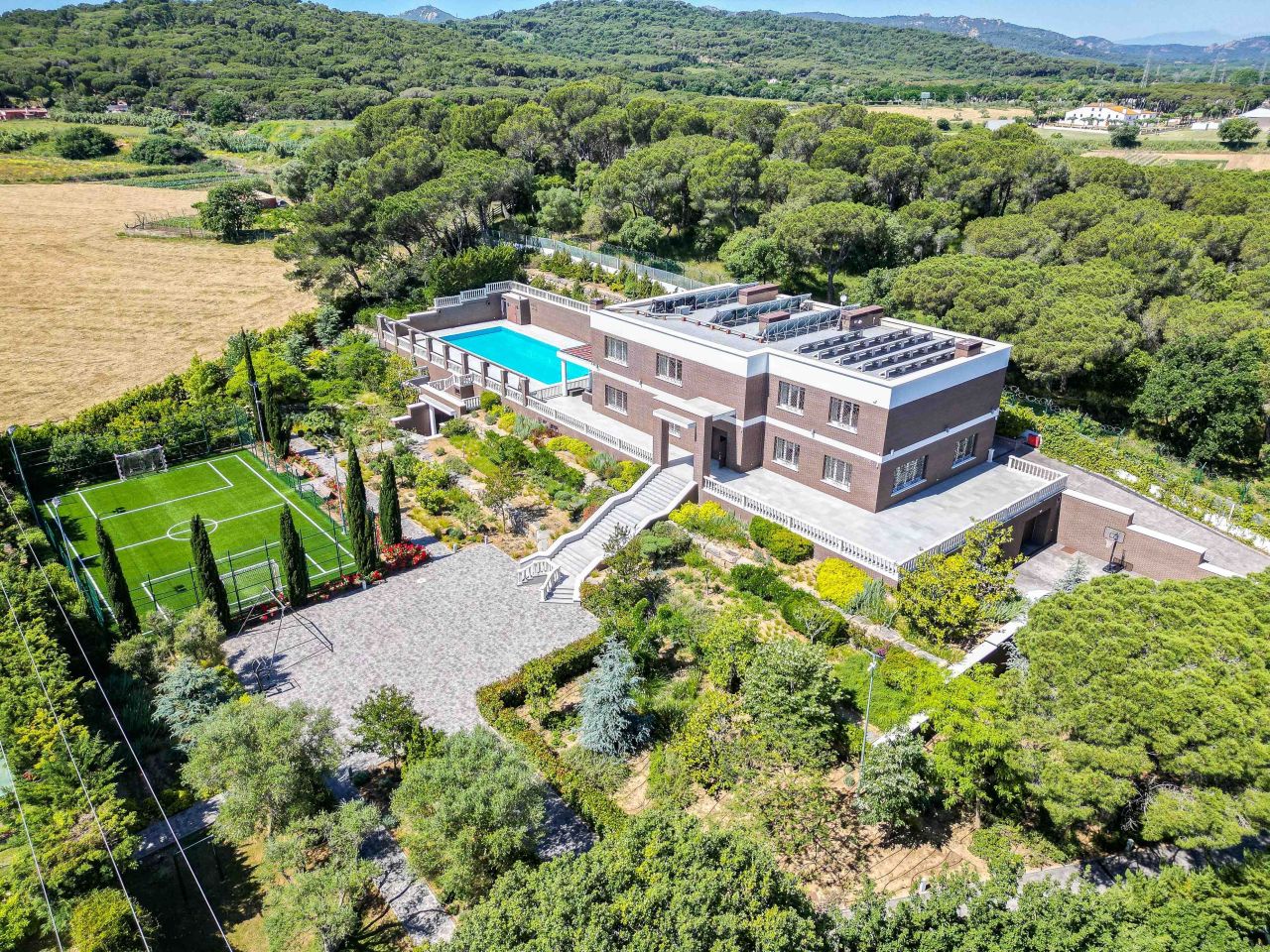 Haus in Costa Brava, Spanien, 1 900 m² - Foto 1