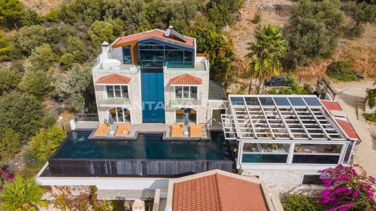 Villa in Kalkan, Turkey, 310 m² - picture 1
