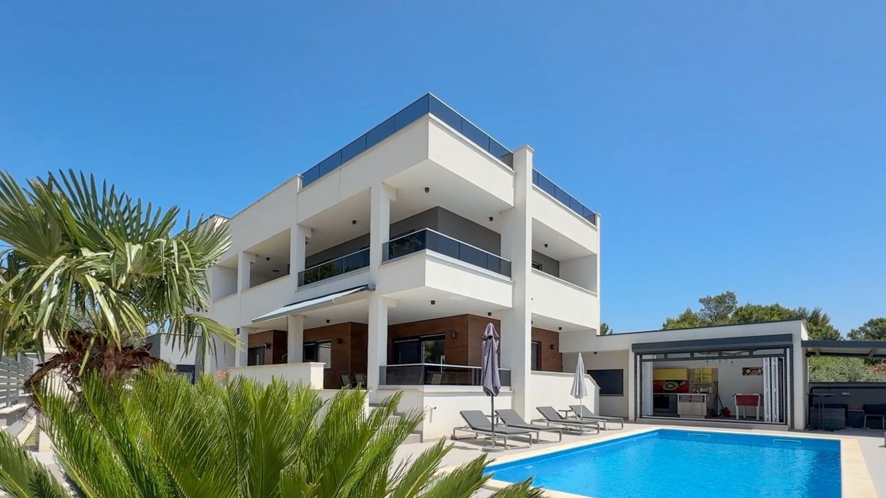 Villa en Medulin, Croacia, 300 m² - imagen 1