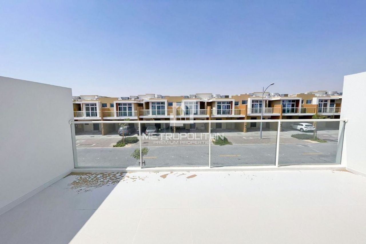 Casa adosada en Dubái, EAU, 167 m² - imagen 1