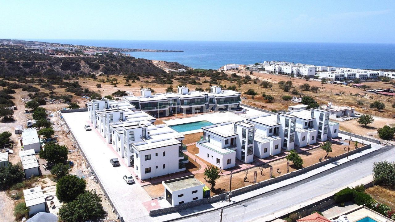 Penthouse in Kyrenia, Cyprus, 80 m² - picture 1