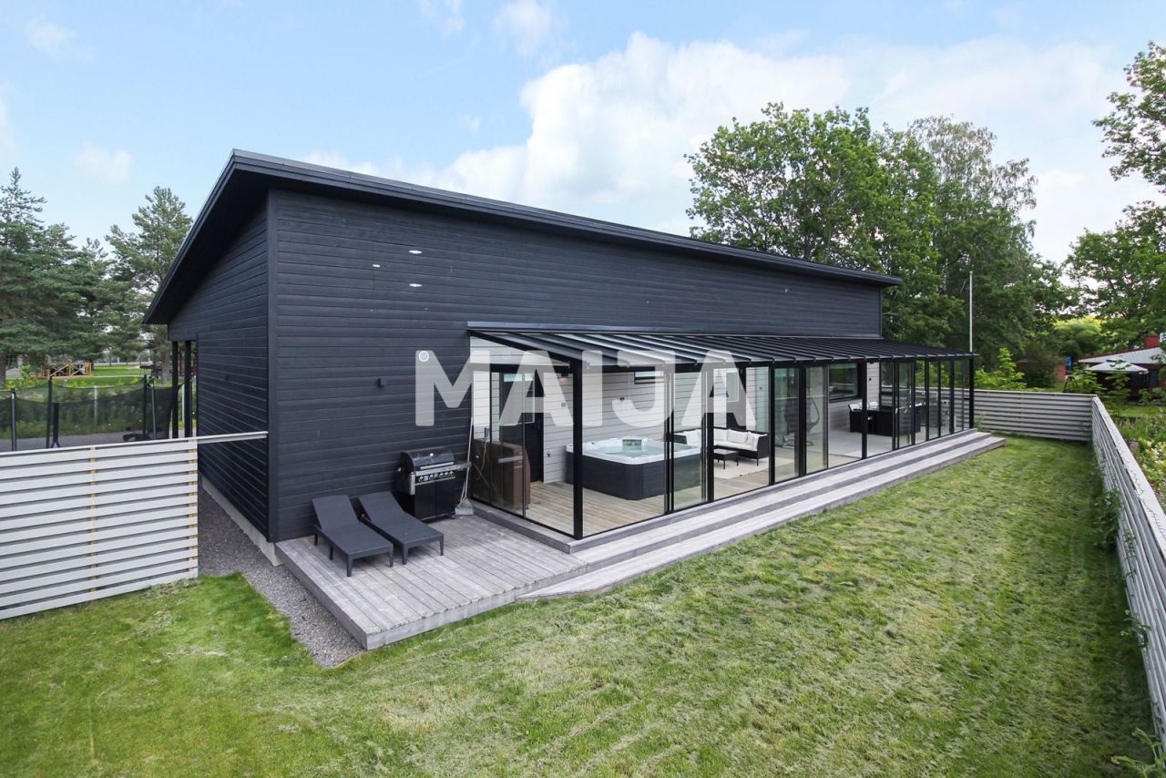 Maison à Vantaa, Finlande, 152.5 m² - image 1