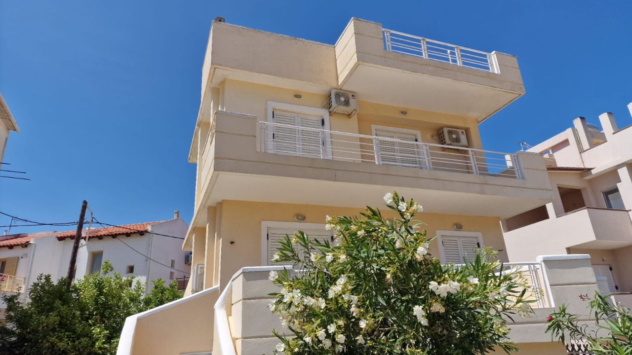 Villa à Loutraki, Grèce, 150 m² - image 1