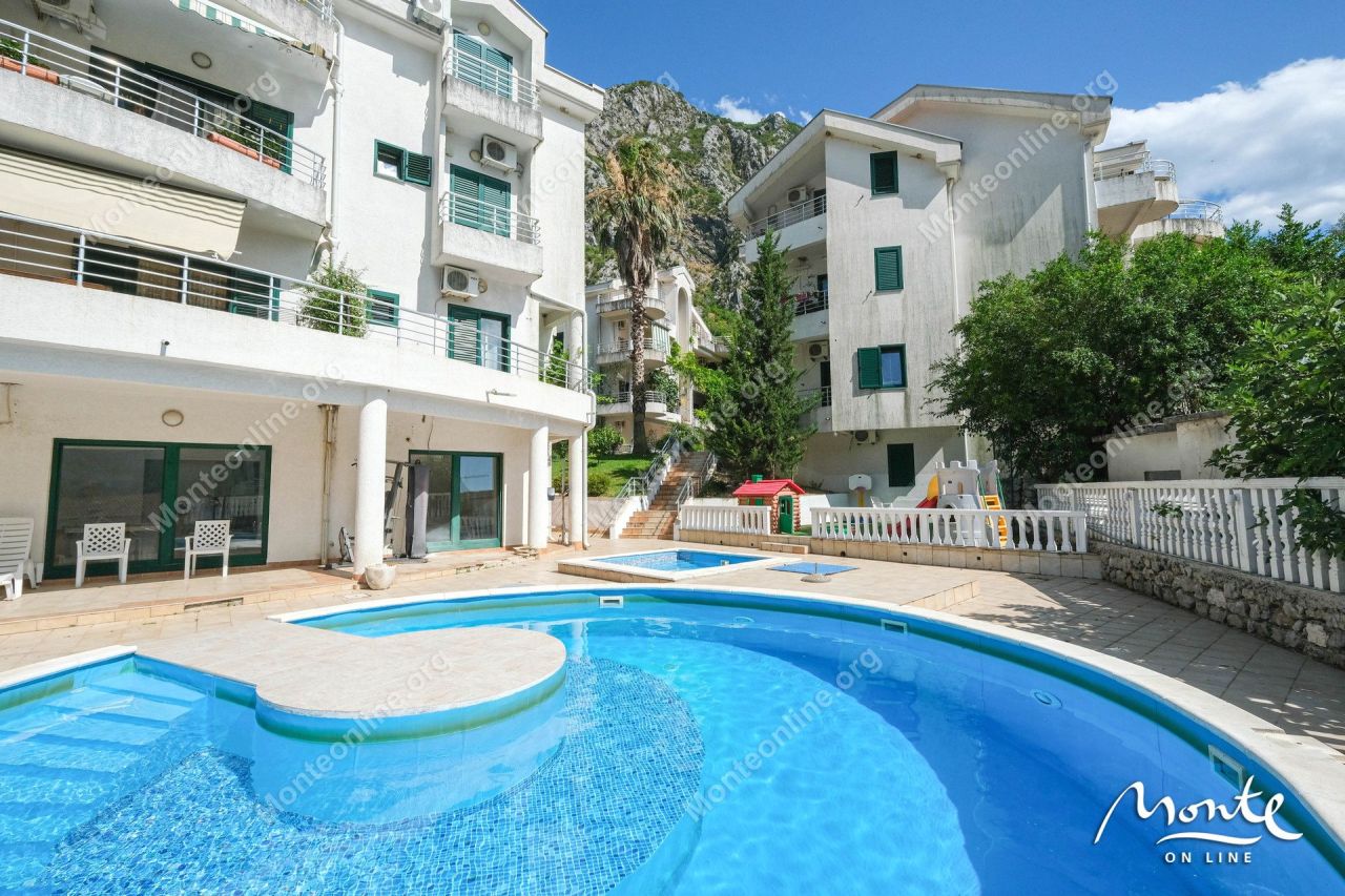 Flat in Kotor, Montenegro, 130 m² - picture 1