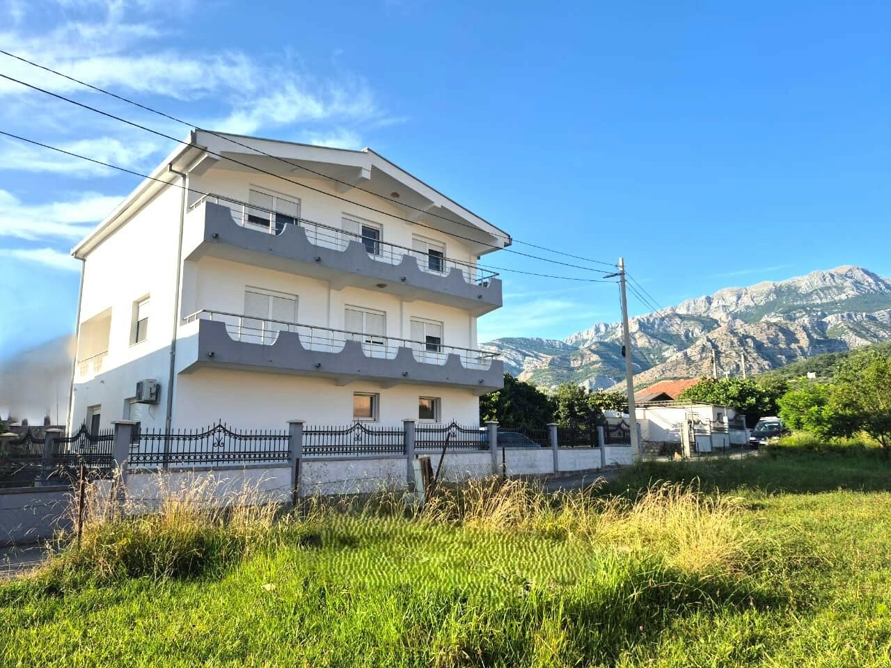 Haus in Bar, Montenegro, 297 m² - Foto 1