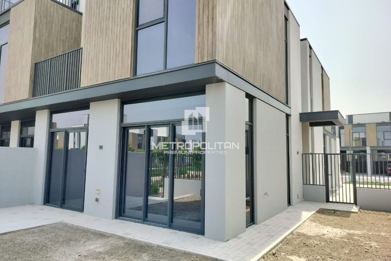 Townhouse in Dubai, UAE, 237 m² - picture 1