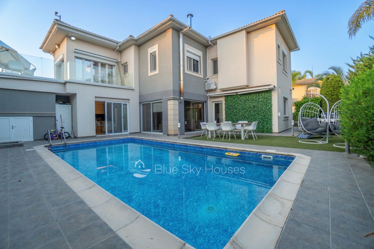 Villa à Limassol, Chypre, 242 m² - image 1