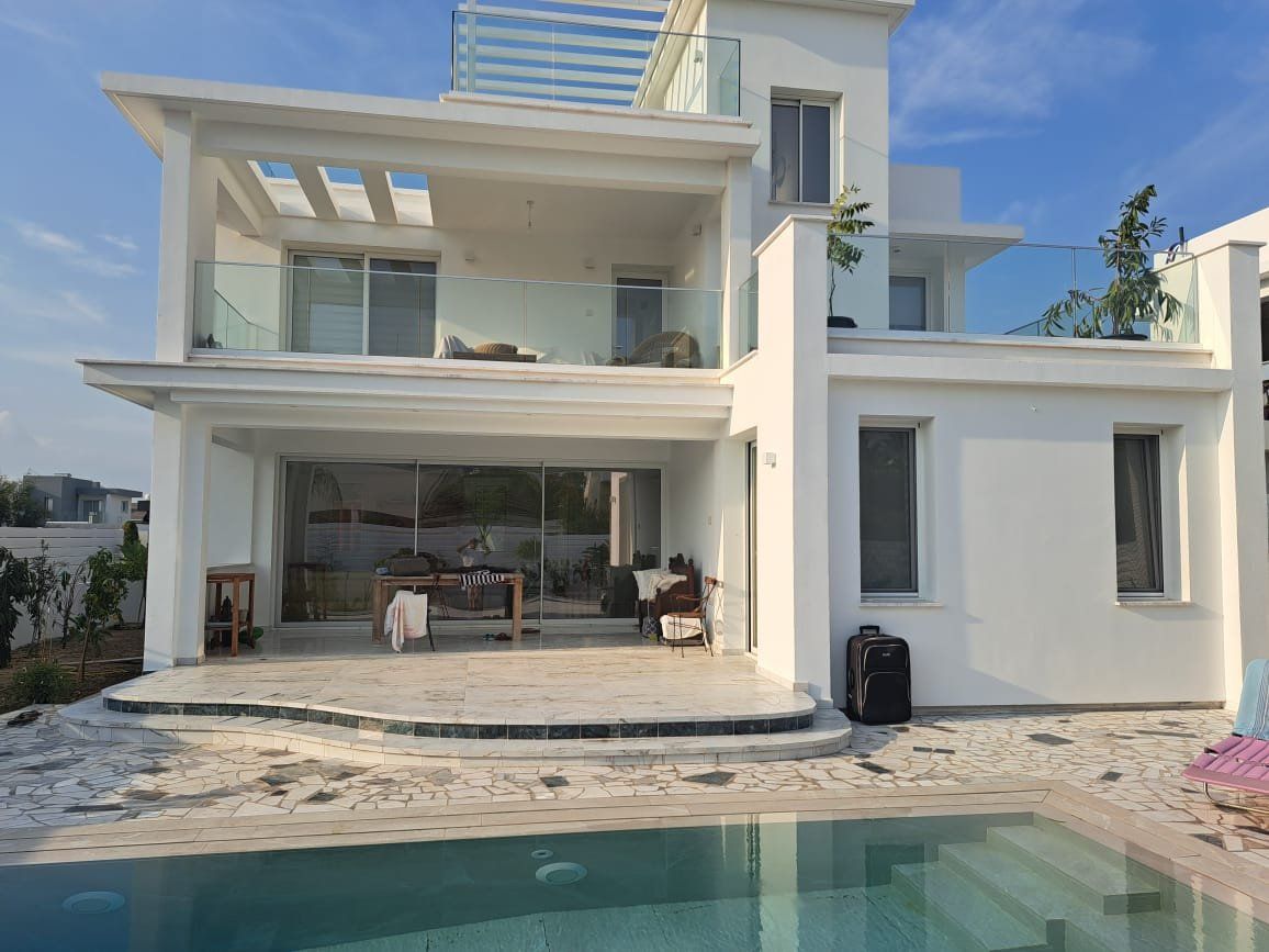 House in Larnaca, Cyprus, 294 m² - picture 1