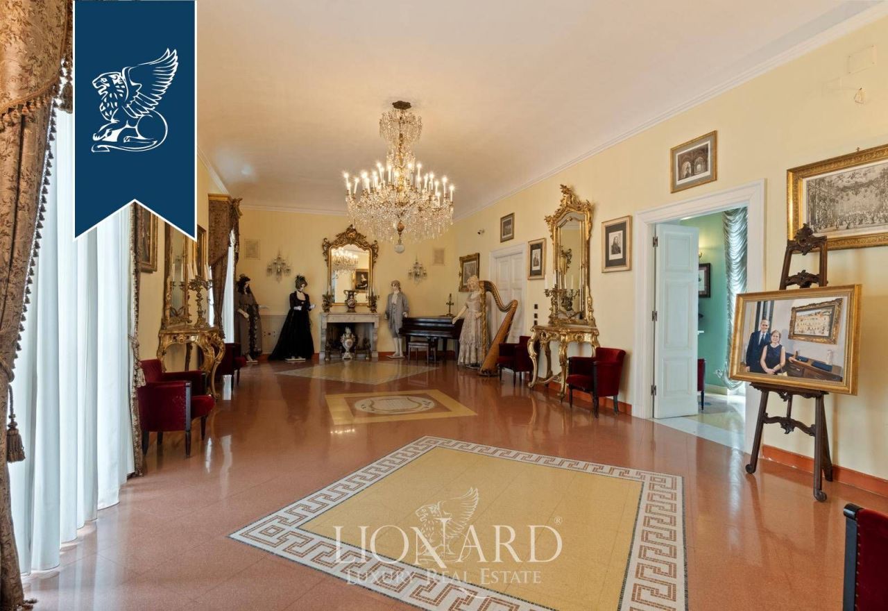 House in Caserta, Italy, 1 200 m² - picture 1