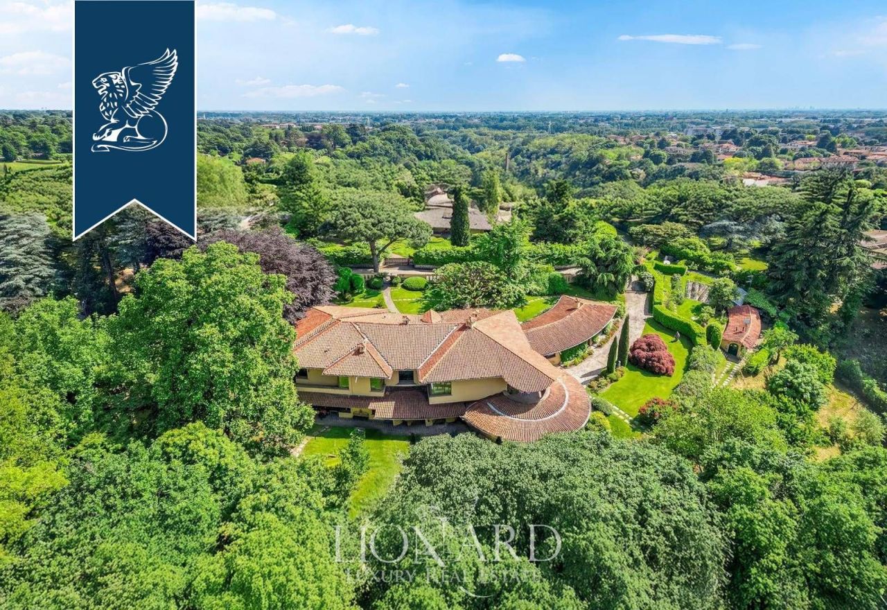 Villa en Carate Brianza, Italia, 800 m² - imagen 1