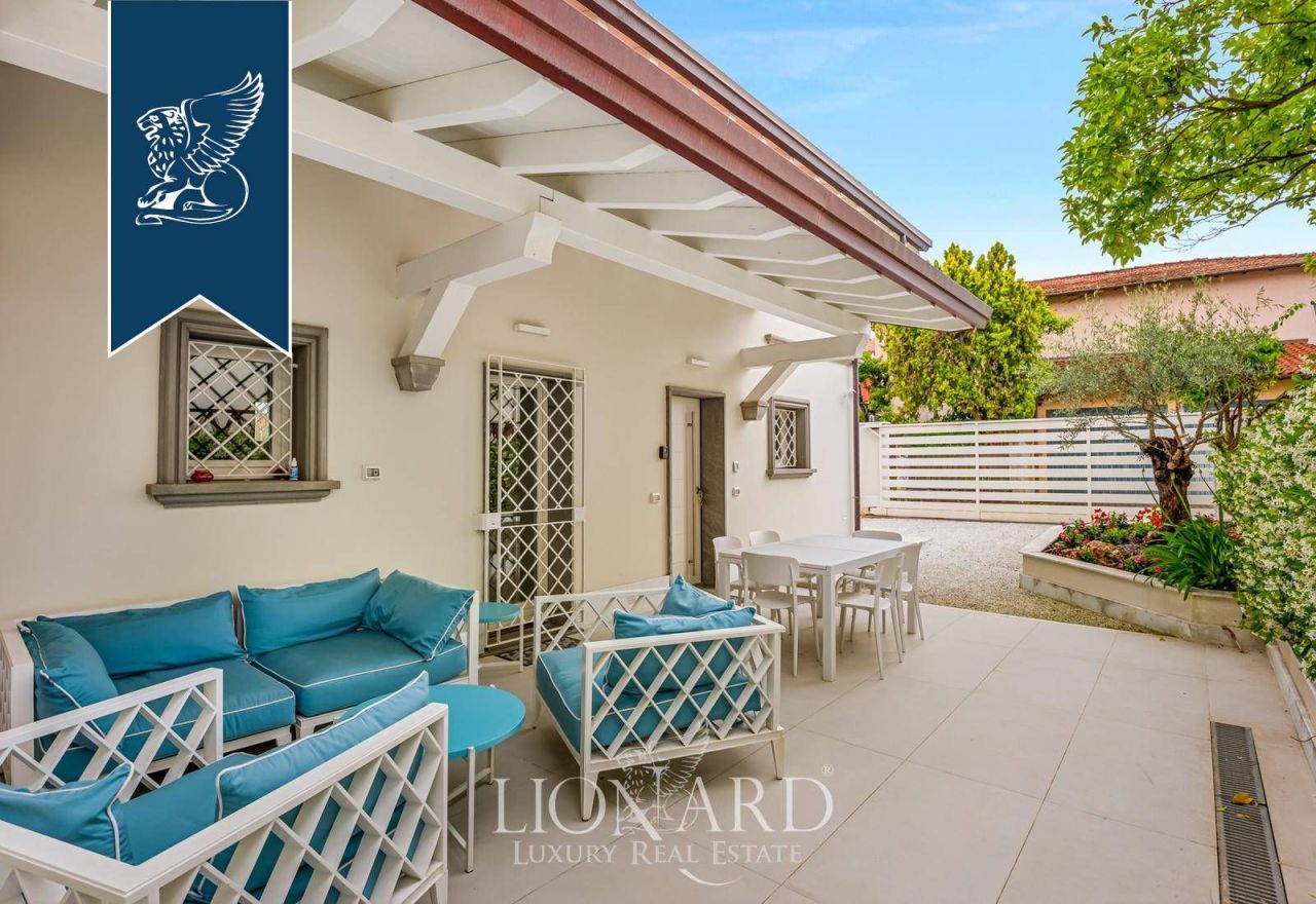 Villa in Forte dei Marmi, Italy, 130 m² - picture 2