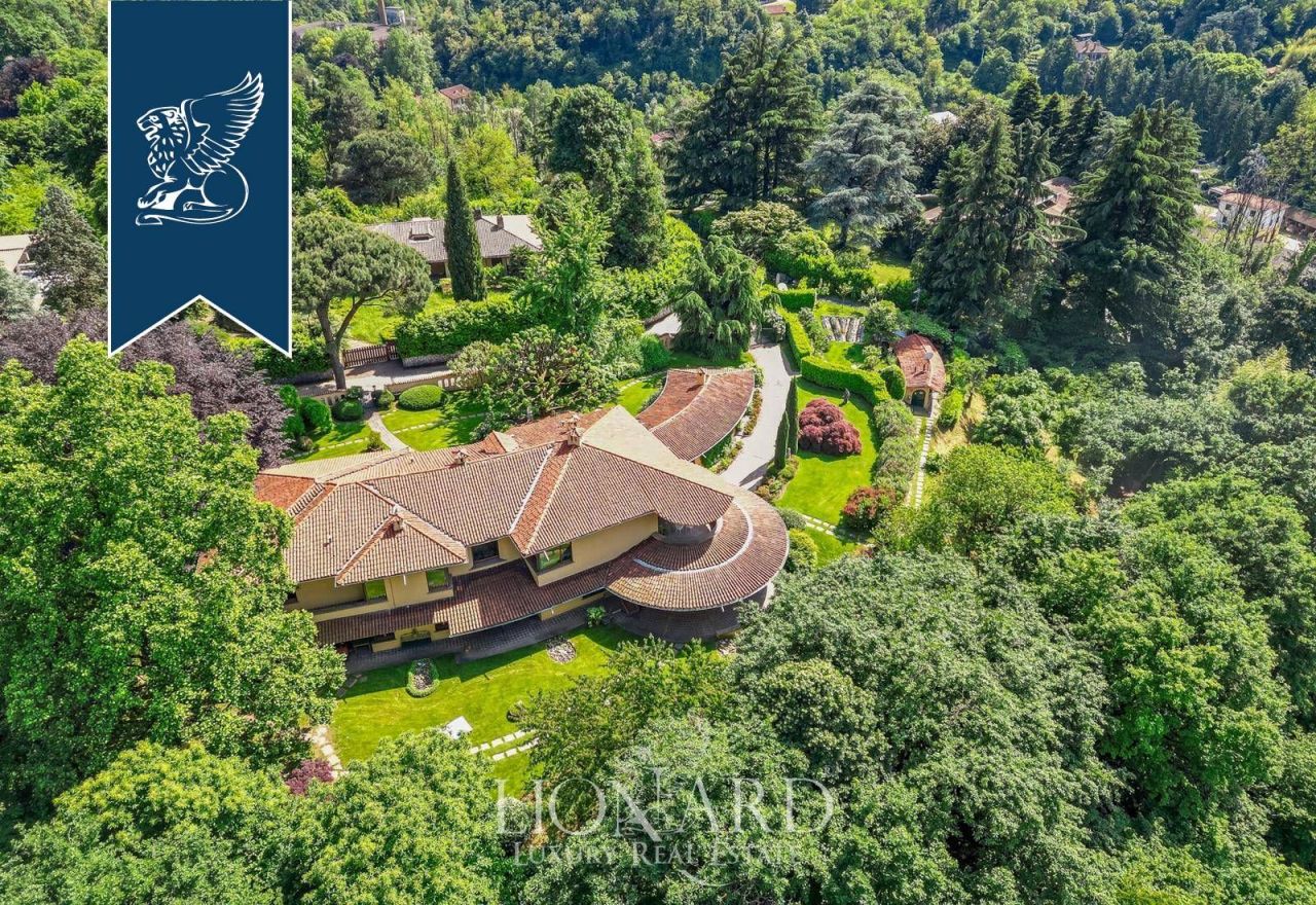 Villa à Carate Brianza, Italie, 800 m² - image 2