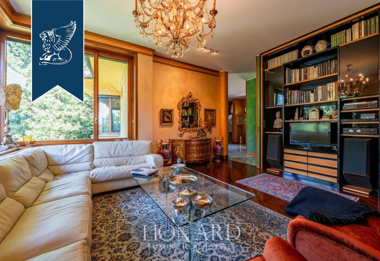 Villa à Carate Brianza, Italie, 800 m² - image 14