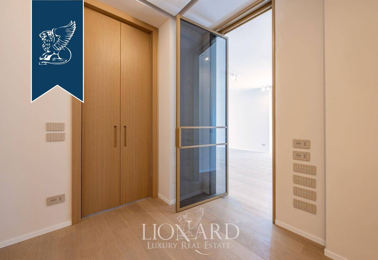Apartment in Milan, Italy, 210 m² - picture 17