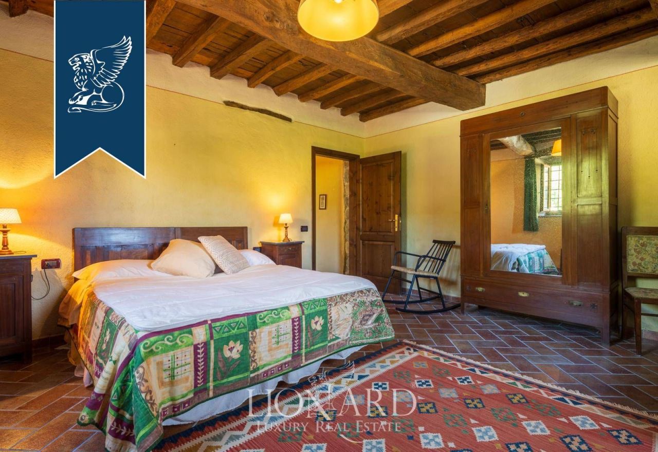 Farm in Pontassieve, Italy, 898 m² - picture 18