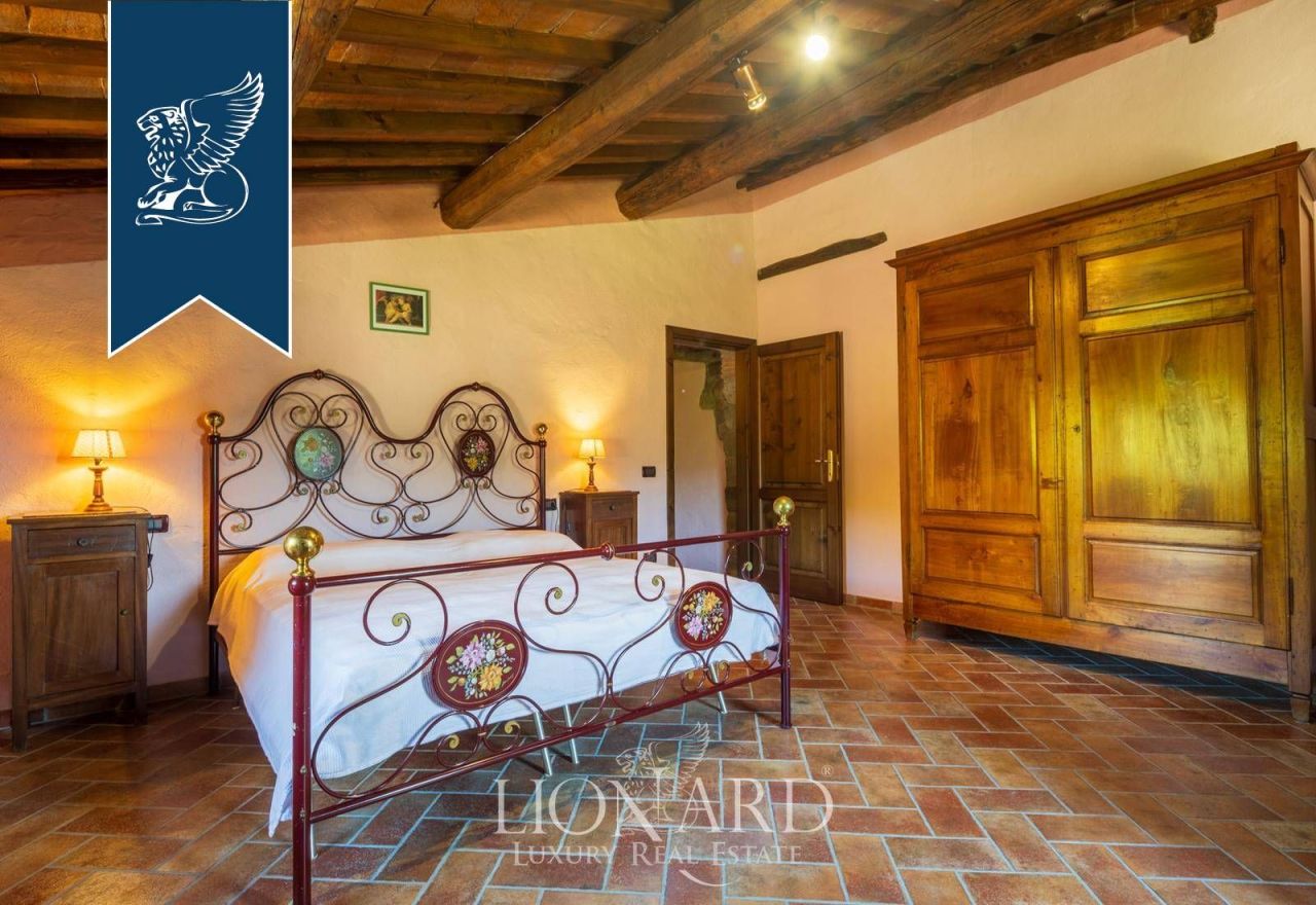 Farm in Pontassieve, Italy, 898 m² - picture 19