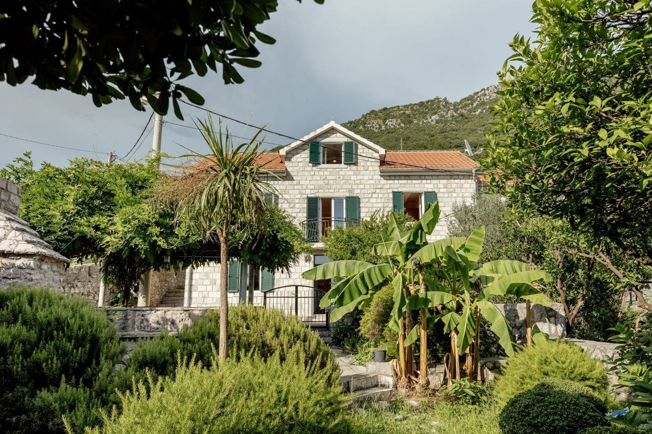 Villa in Tivat, Montenegro, 291 m² - Foto 1