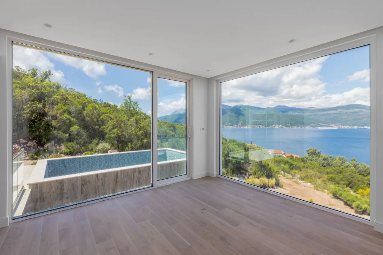 Villa in Tivat, Montenegro, 327 m² - Foto 1