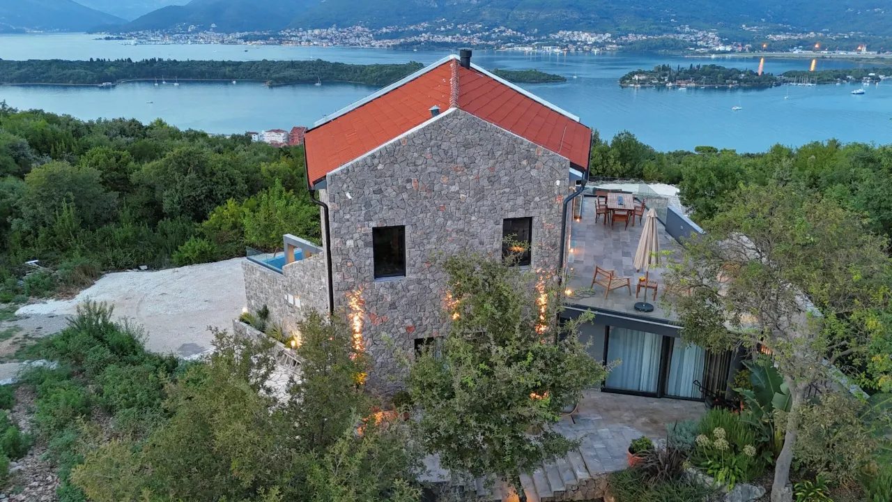 Villa in Tivat, Montenegro, 520 m² - Foto 2