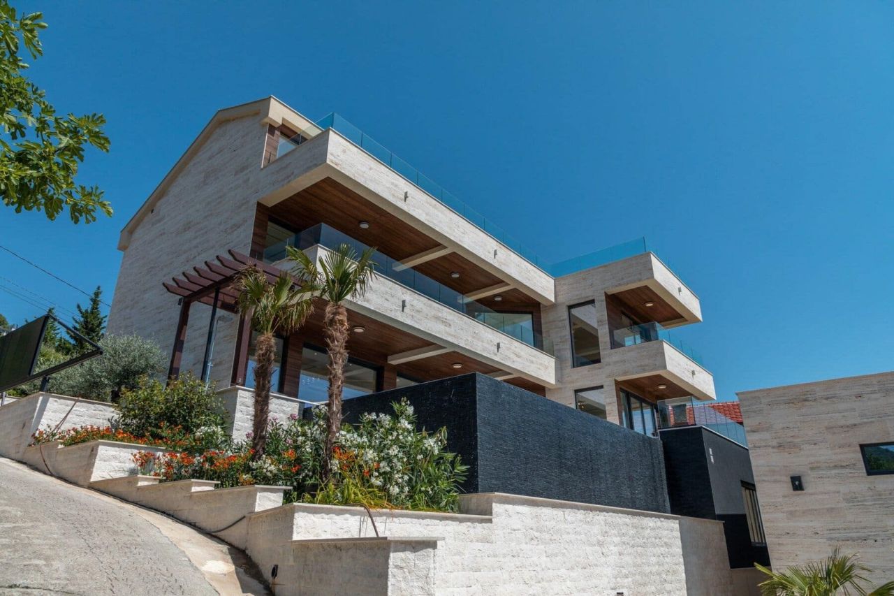 Villa en Tivat, Montenegro, 351 m² - imagen 2