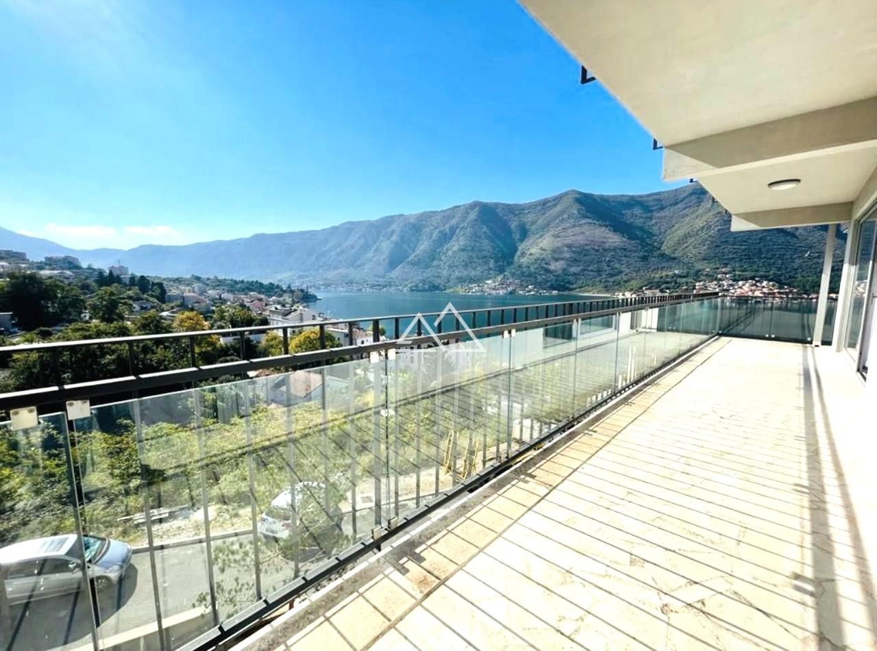 Appartement à Dobrota, Monténégro, 120 m² - image 1